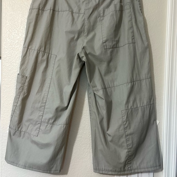 Roni Rabl Light Gray Wide Leg Culottes/Capri Pants. Zipper Button Closure Size M - Picture 5 of 15